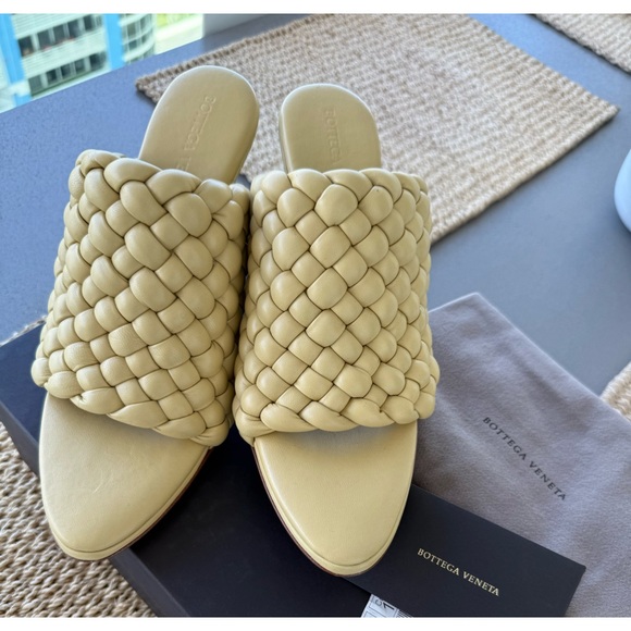 Bottega Veneta Shoes - Luxury tapioca color heels Bottega Veneta.